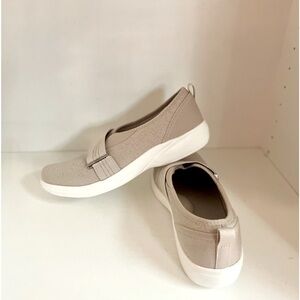 Bzees Womens Niche Iii washable Slip-On- NEVER WORN!